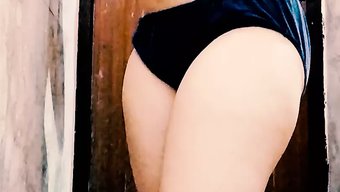 દેશી છોકરીની હોમમેડ વિડિઓ જેમાં તે એનલ અને ડર્ટી ટોક સાથે મસ્તી કરે છે