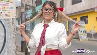 એક મોહક સ્કૂલગર્લ એન્કાઉન્ટરમાં ઓરલ અને હાર્ડકોર એક્શન