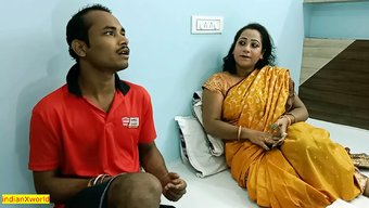 દેશી પત્ની હિંદીમાં એક યુવા છોકરા દ્વારા ફિંગરિંગ અને ક્રીમપાઈ કરી રહી છે